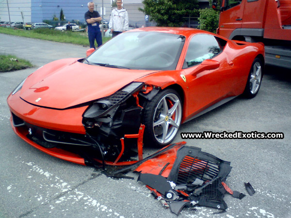 First Crash of Ferrari 458 Italia