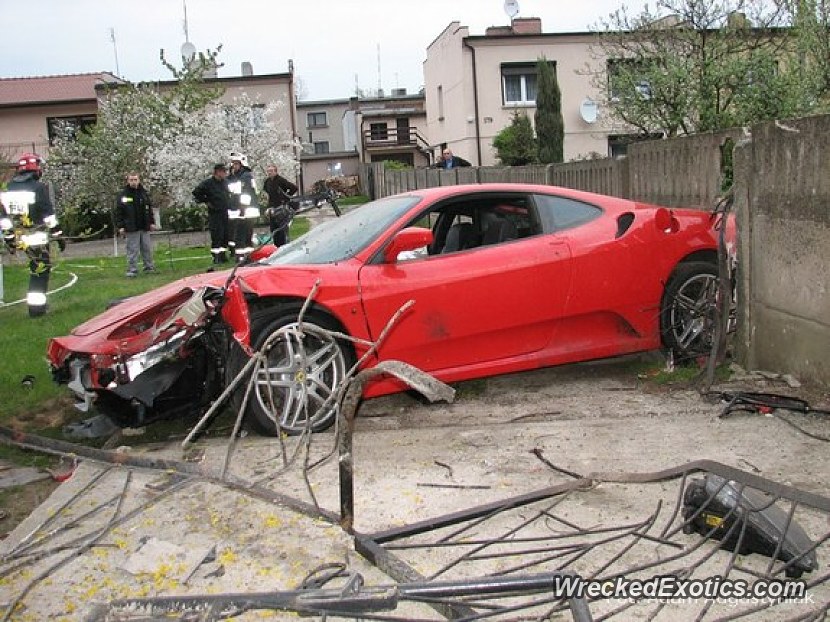 Driver Lost Control at High Speed, Crashed Into a Tree And a Wall...