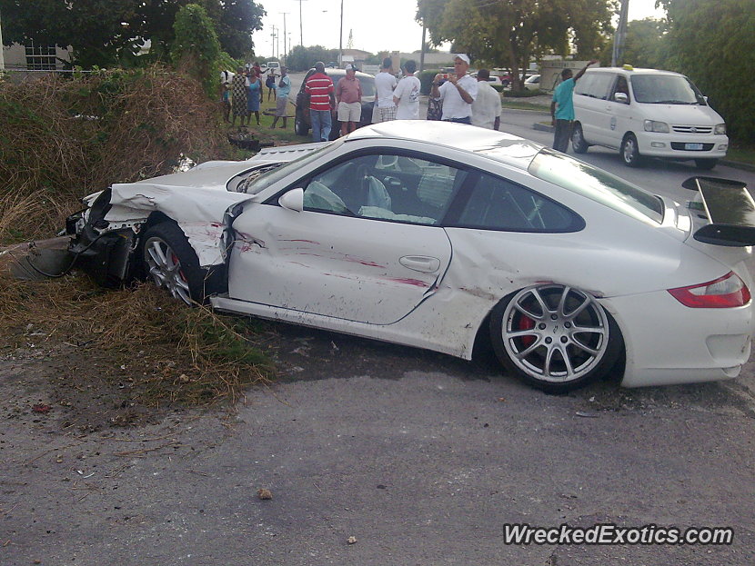 Сломанный Порше 911