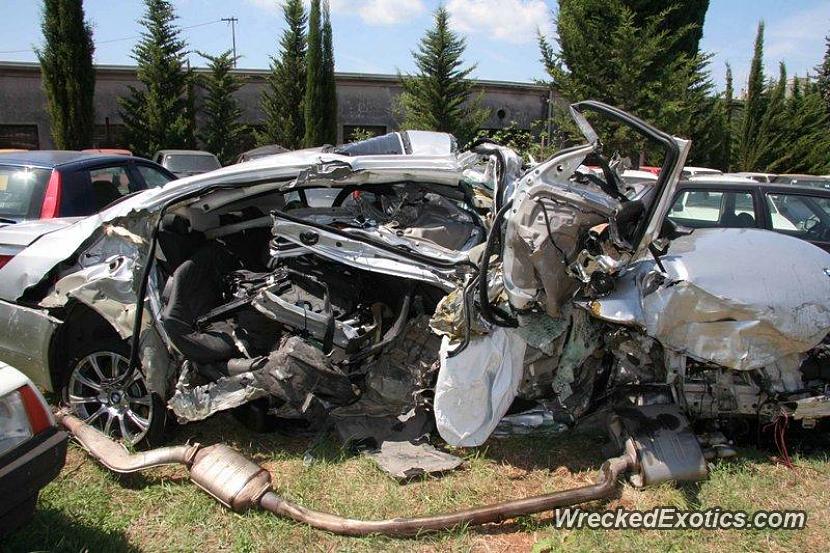 Driver Lost Control at 120 Mph, Hit a Side Wall And Flipped Over to The ...