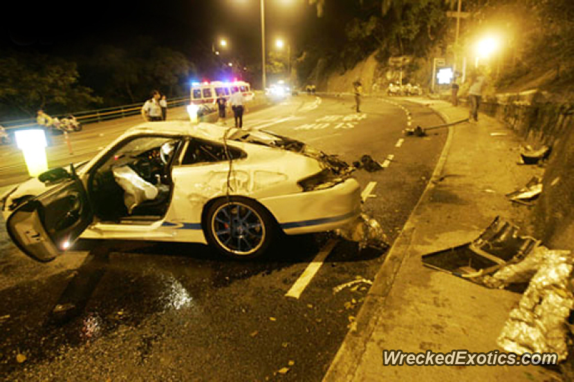 Сломанный Порше 911