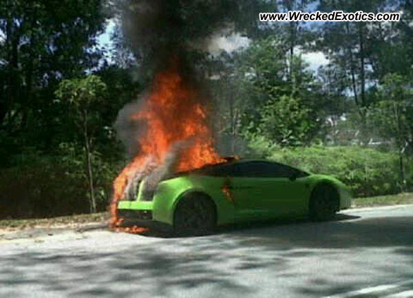 Lamborghini Gallardo Description Caught fire on the highway