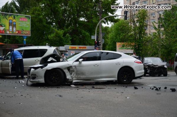 crashed porsche