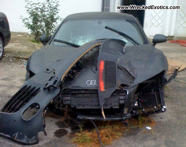 Audi R8 Description Young owner was showing off in this matte black R8