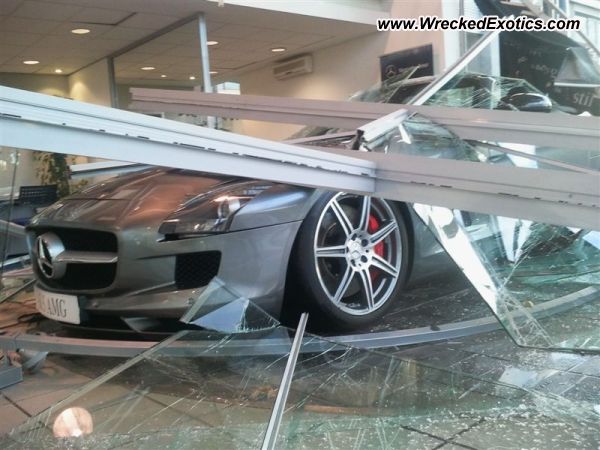 Mercedes SLS Roadster Description Thunderstorm with gail force winds